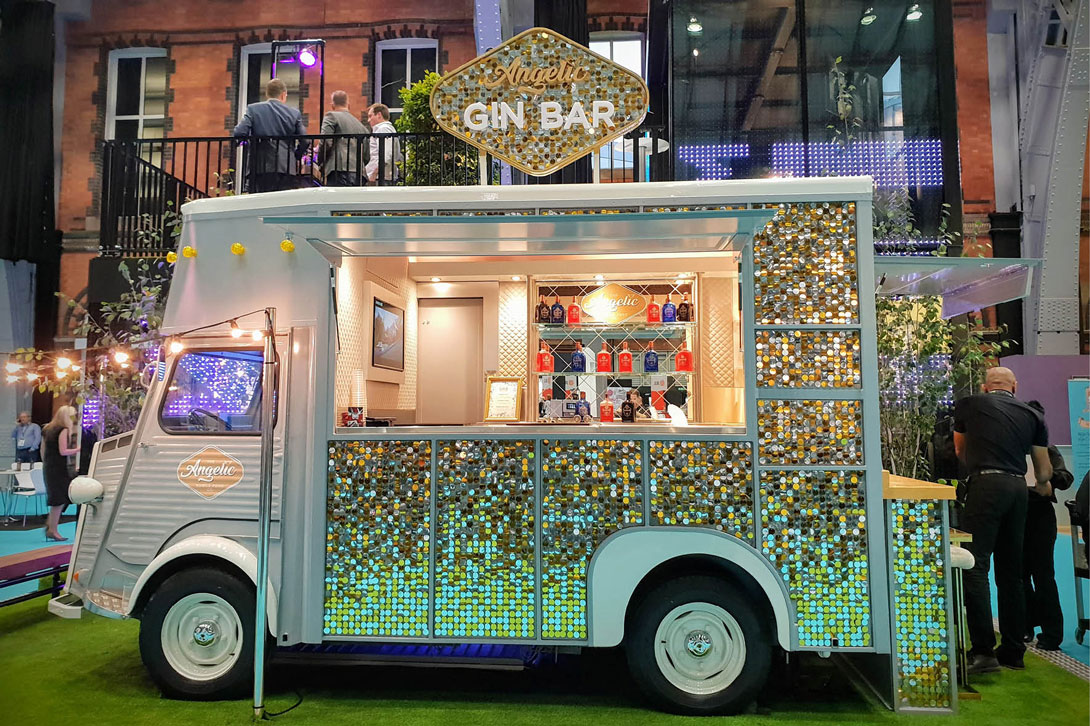 Buss Angelic bar Mobile food-bus decor ideas